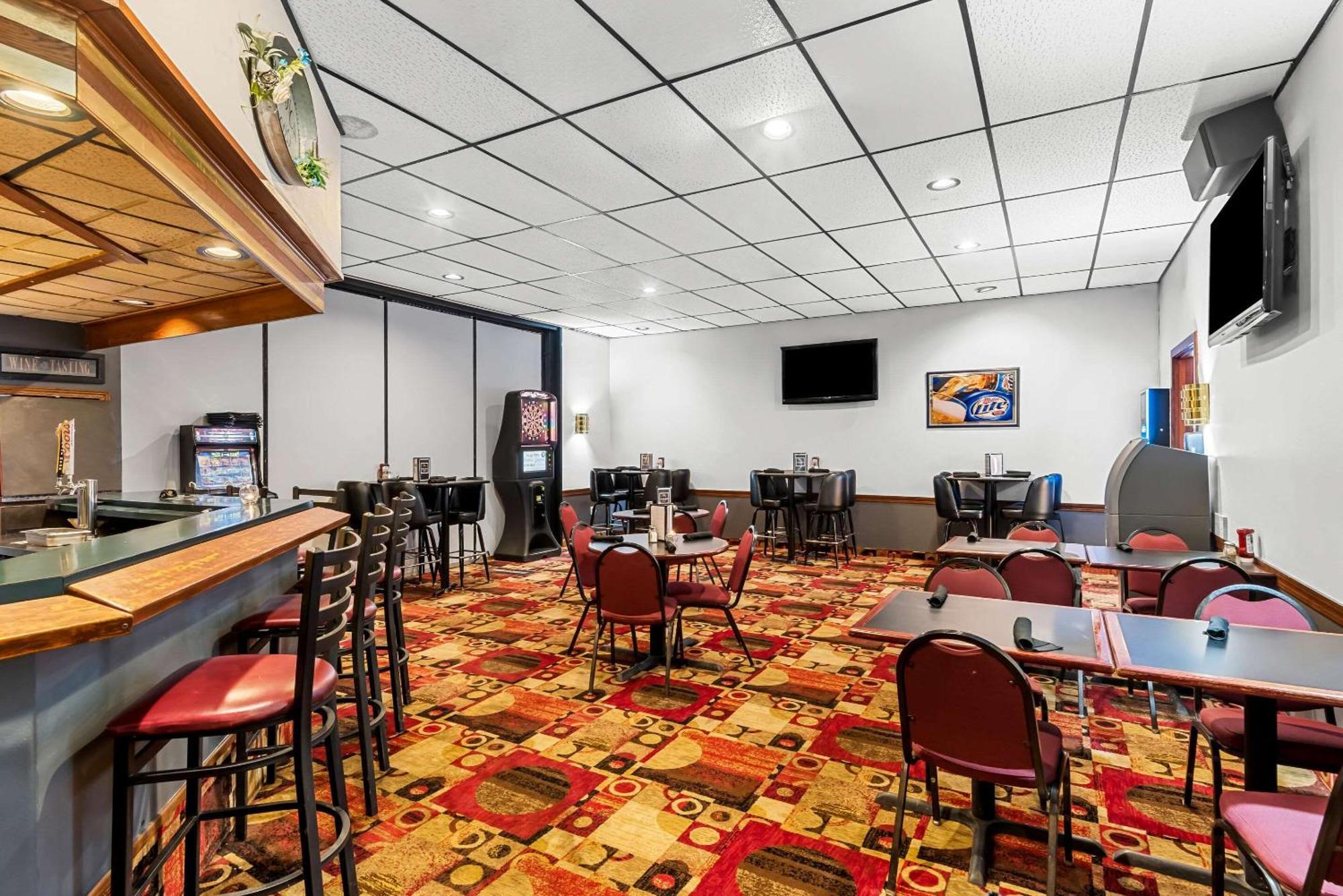 Quality Inn Fort Dodge Bagian luar foto