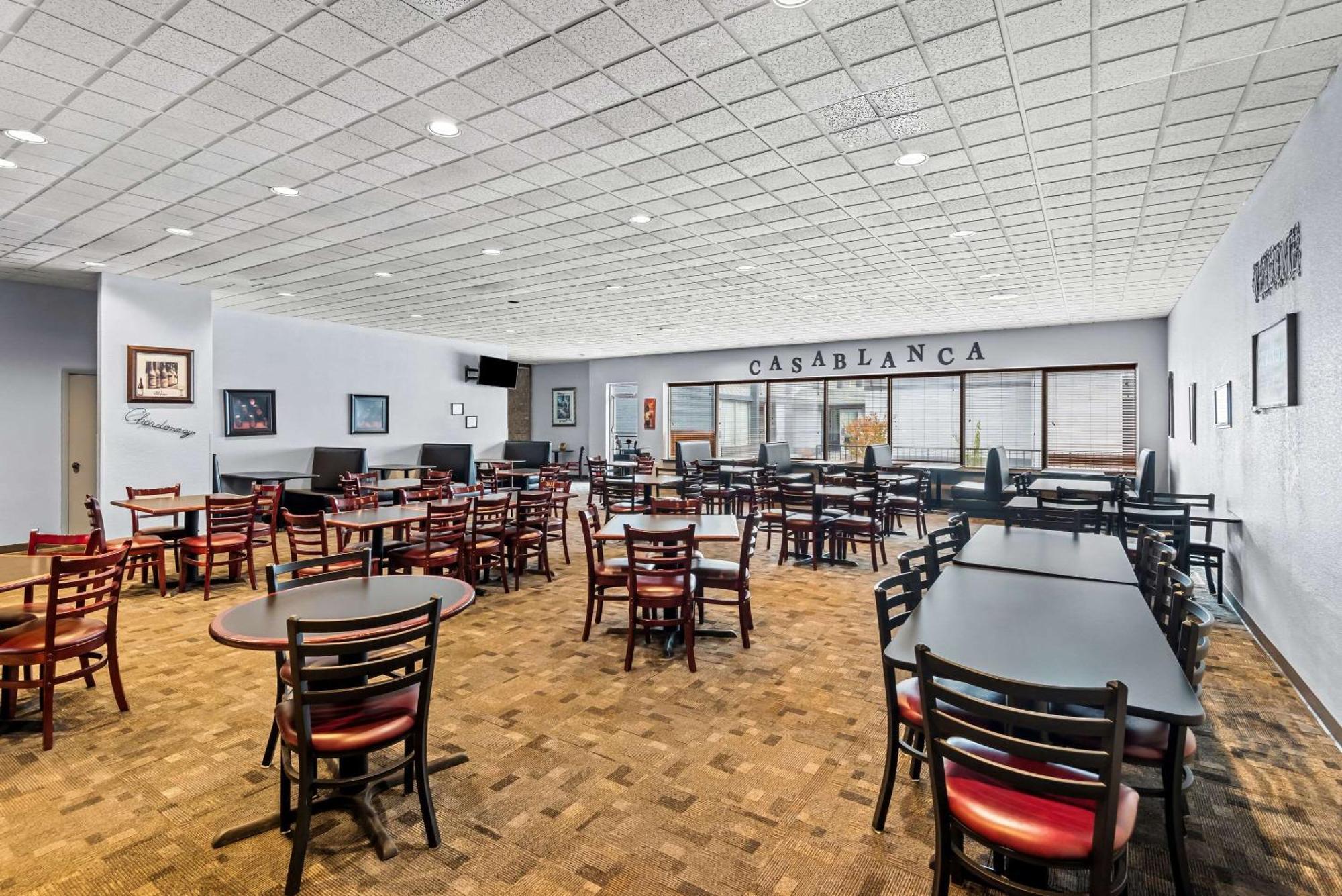 Quality Inn Fort Dodge Bagian luar foto