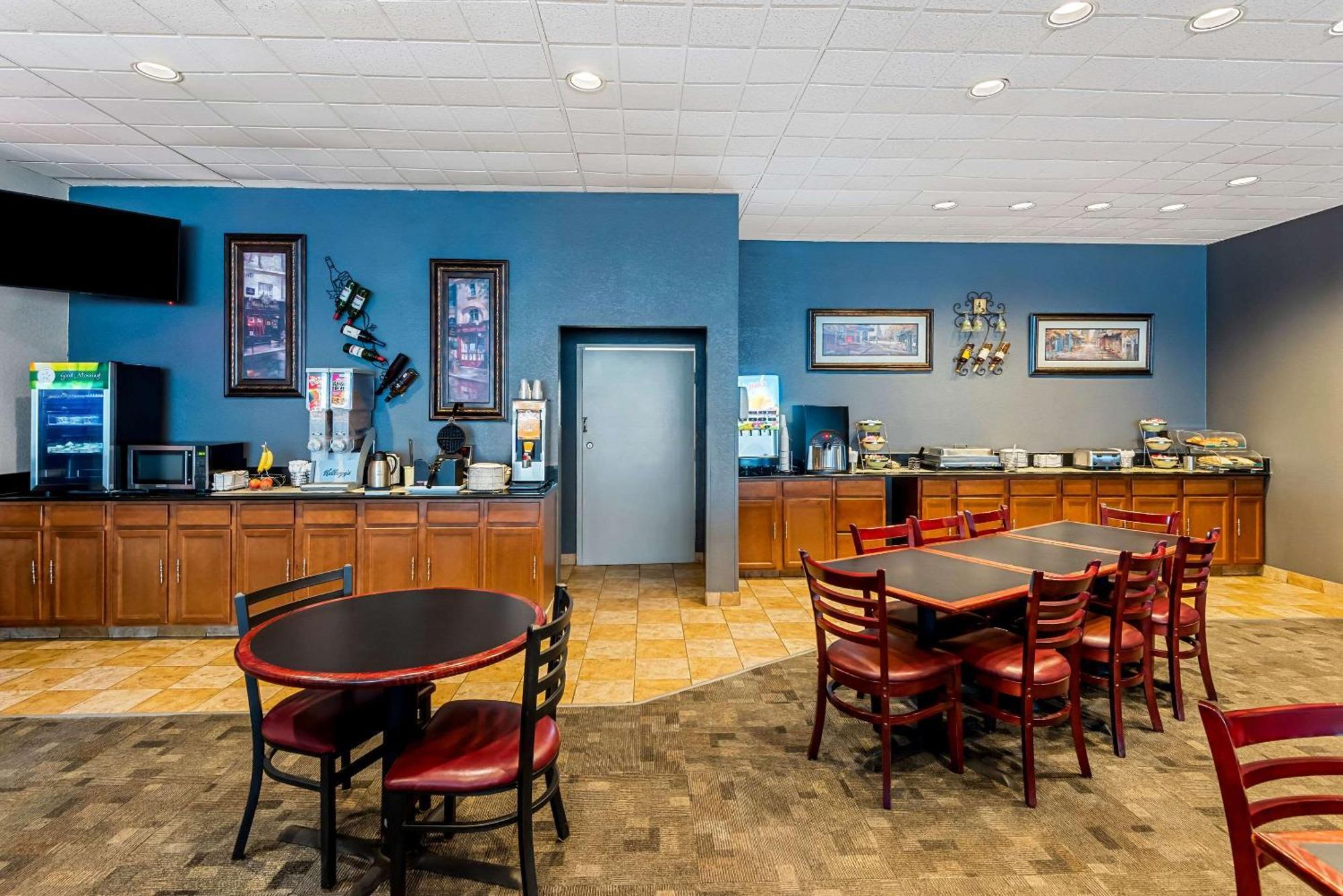 Quality Inn Fort Dodge Bagian luar foto
