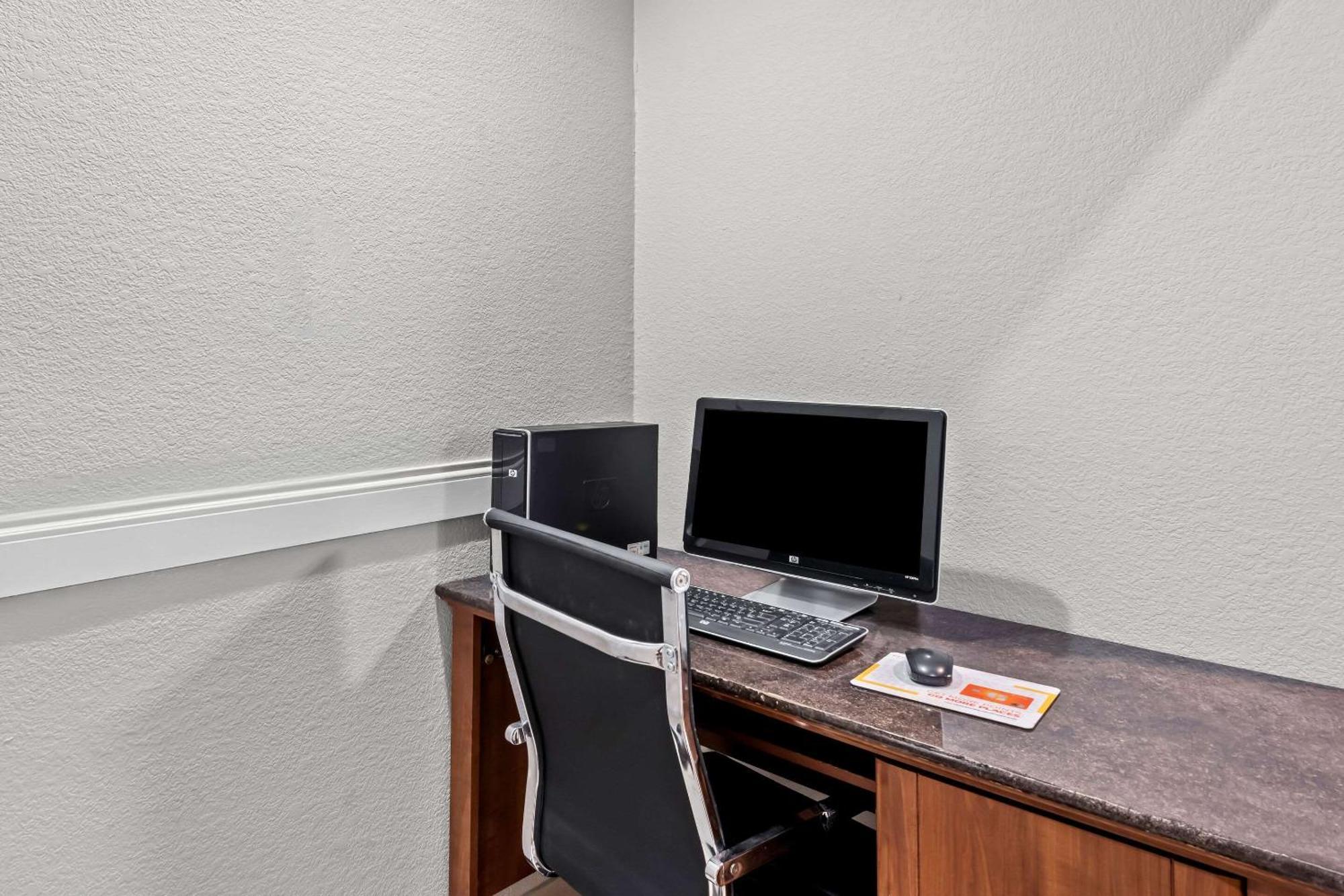 Quality Inn Fort Dodge Bagian luar foto