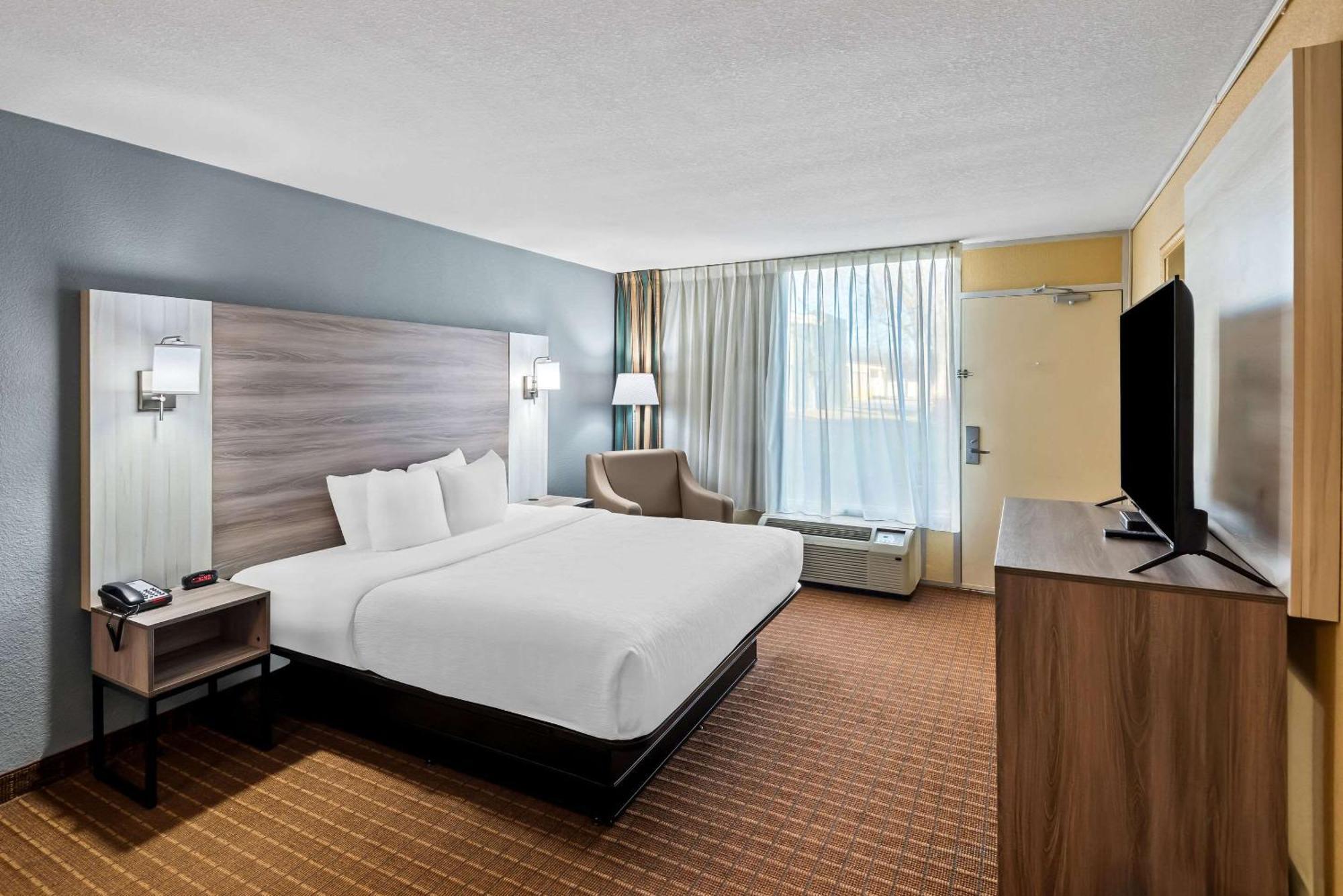 Quality Inn Fort Dodge Bagian luar foto