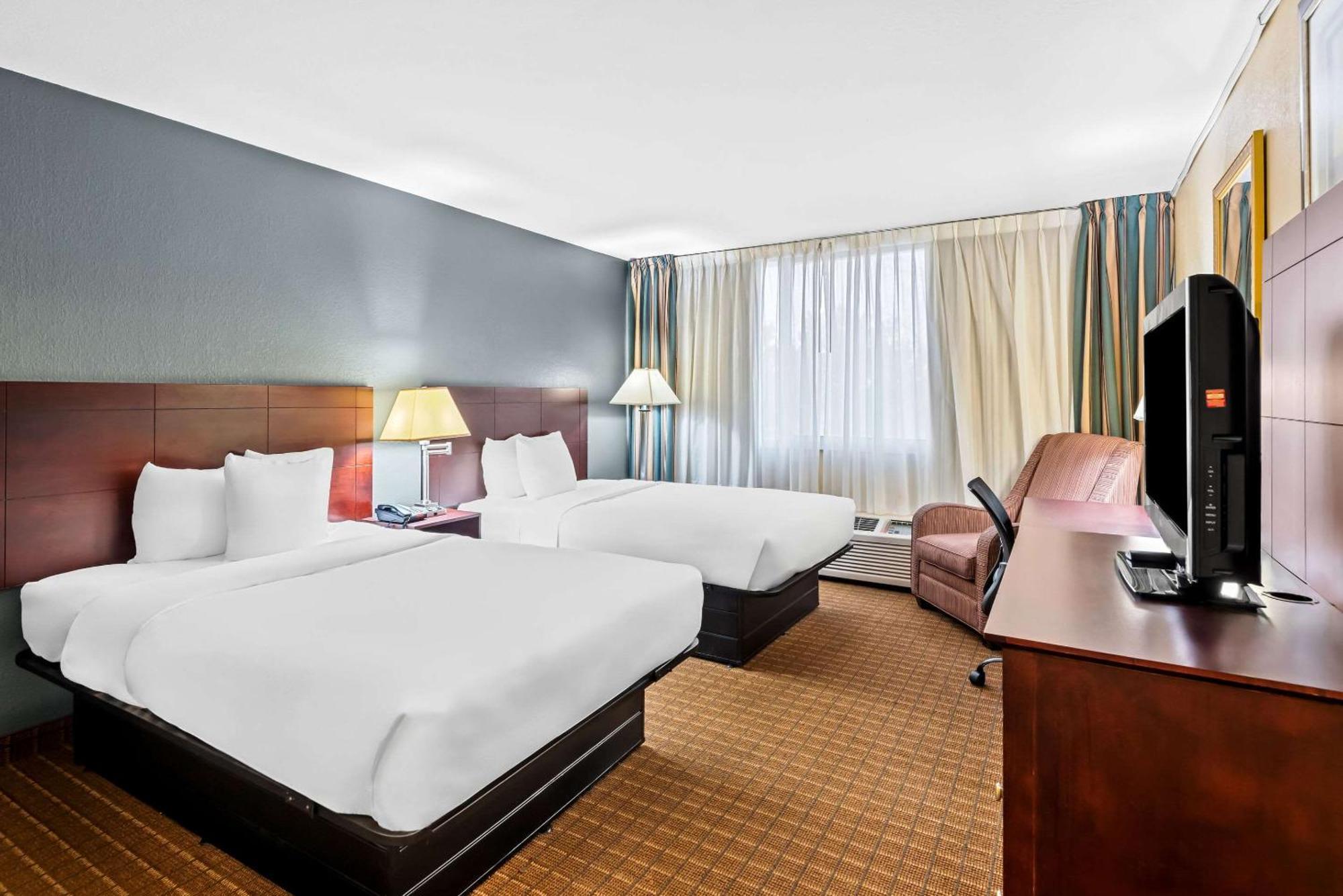 Quality Inn Fort Dodge Bagian luar foto
