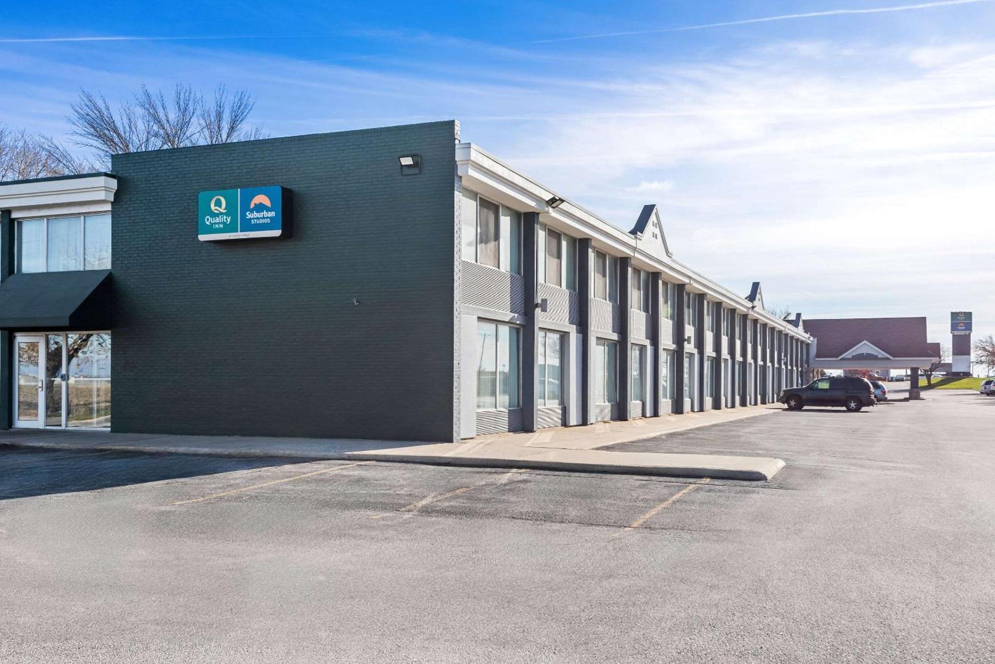 Quality Inn Fort Dodge Bagian luar foto