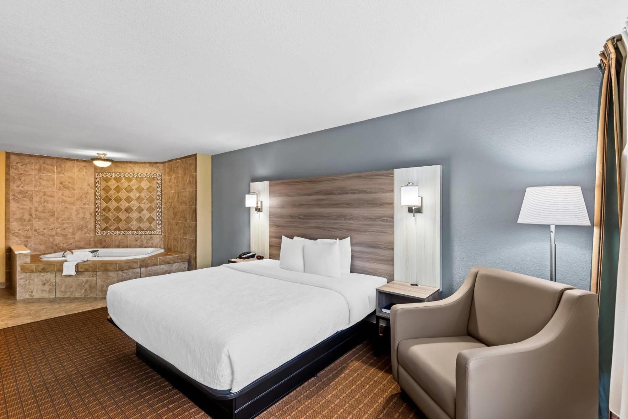 Quality Inn Fort Dodge Bagian luar foto