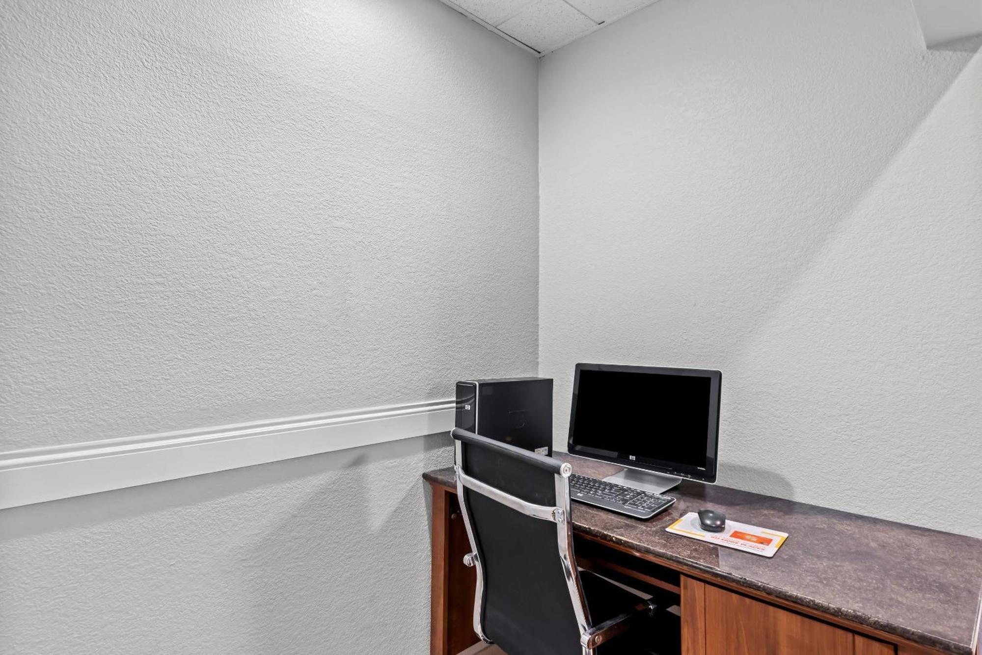 Quality Inn Fort Dodge Bagian luar foto