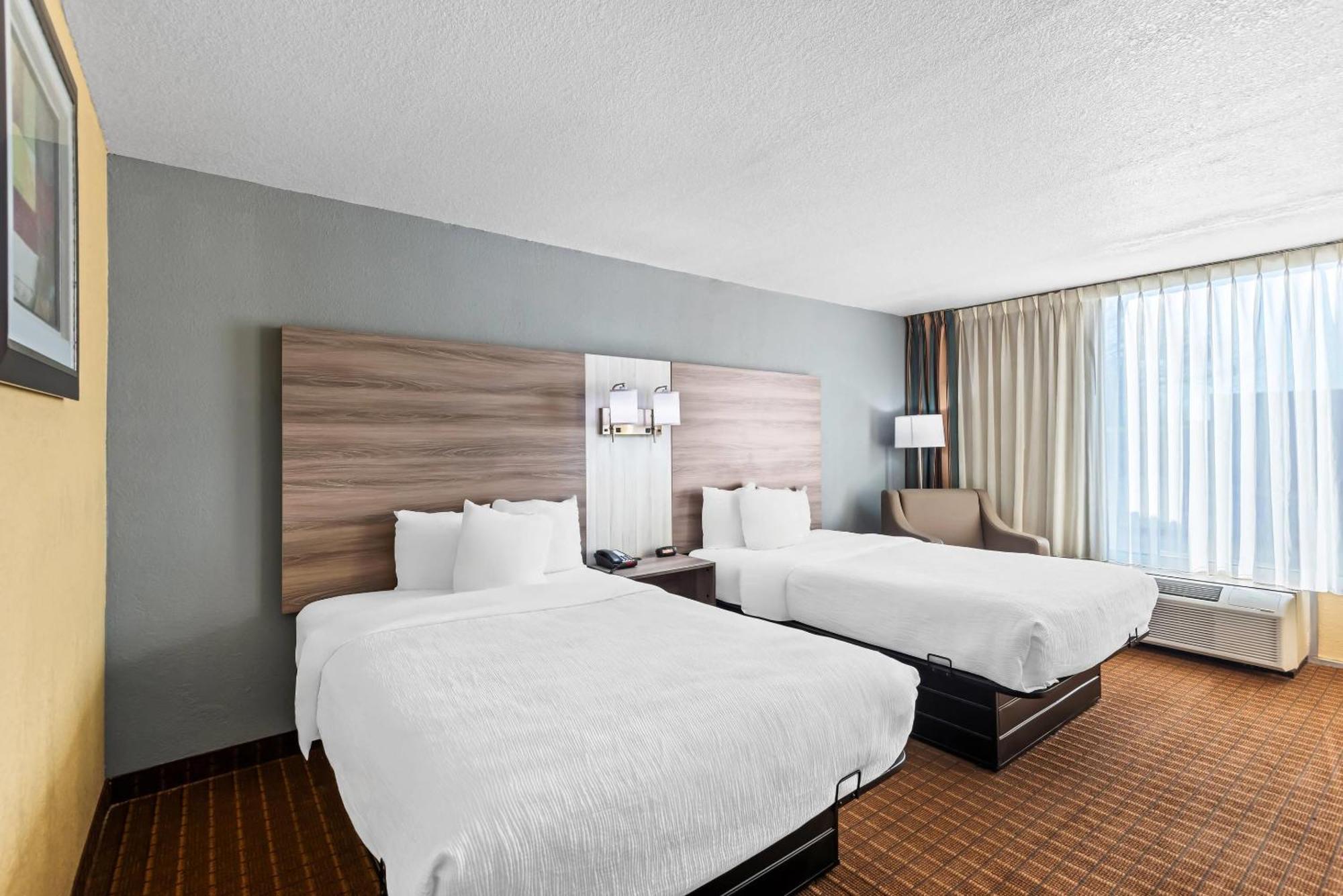 Quality Inn Fort Dodge Bagian luar foto