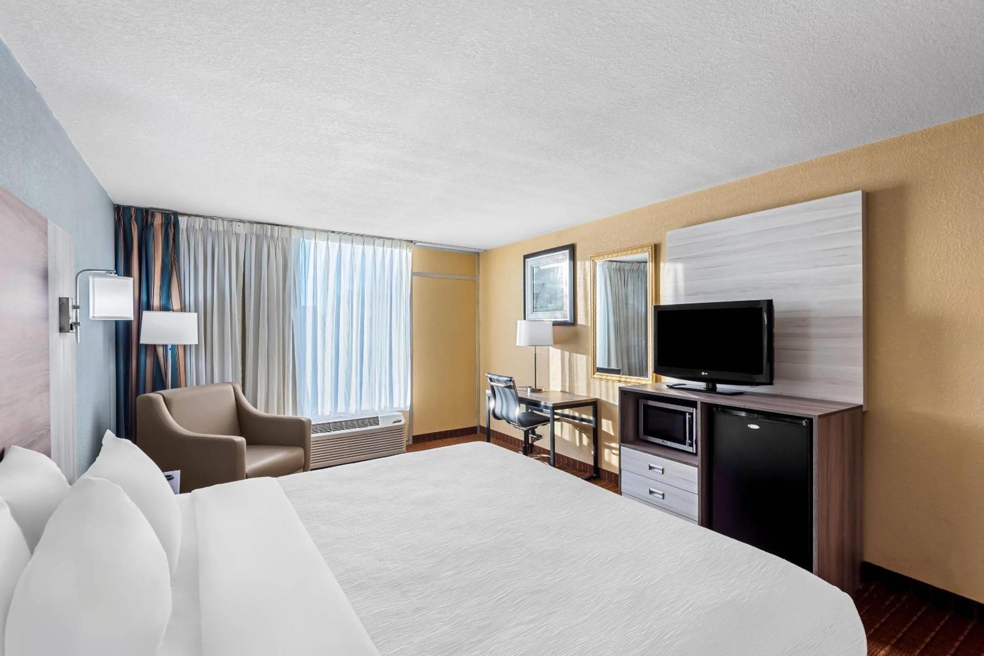 Quality Inn Fort Dodge Bagian luar foto