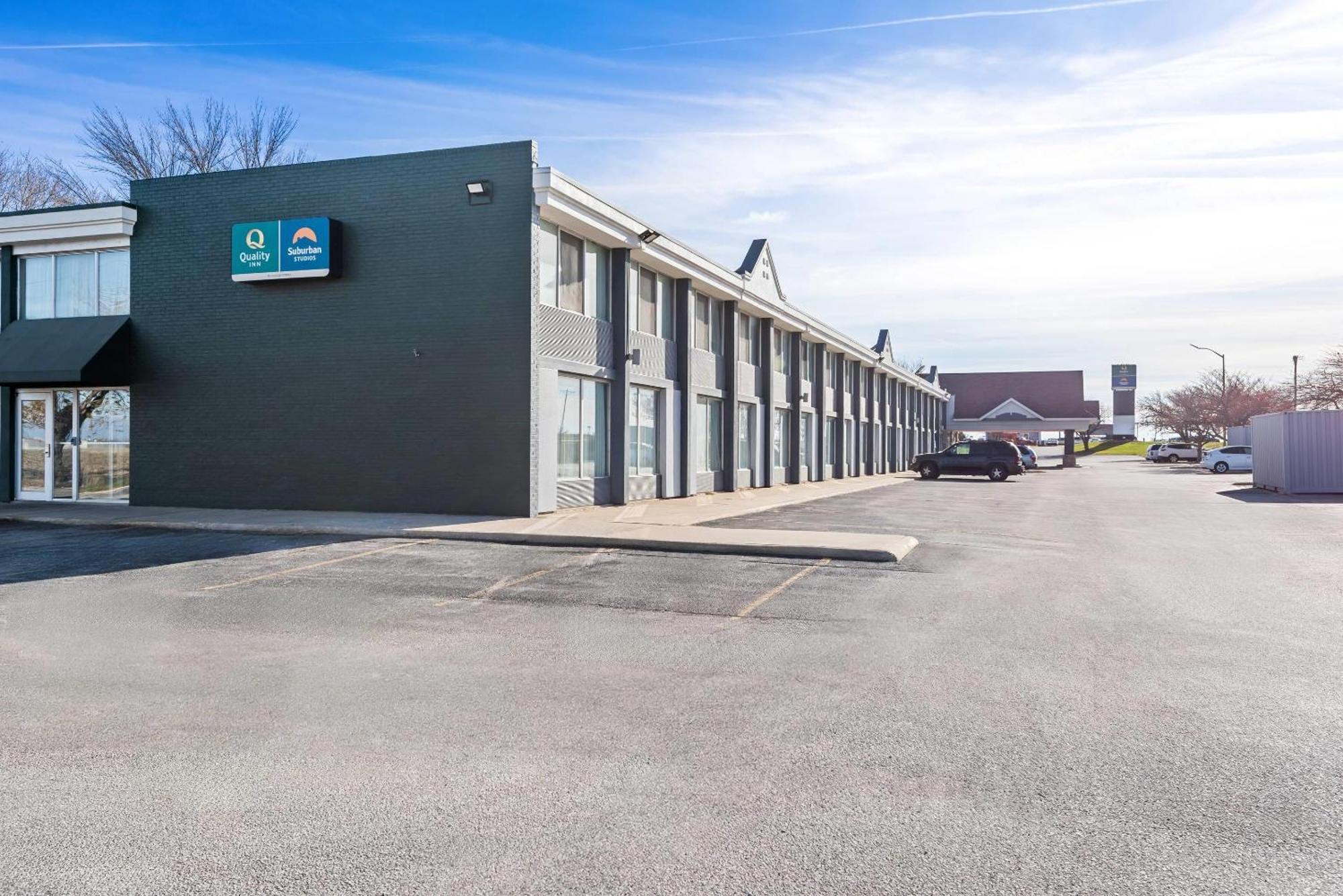 Quality Inn Fort Dodge Bagian luar foto