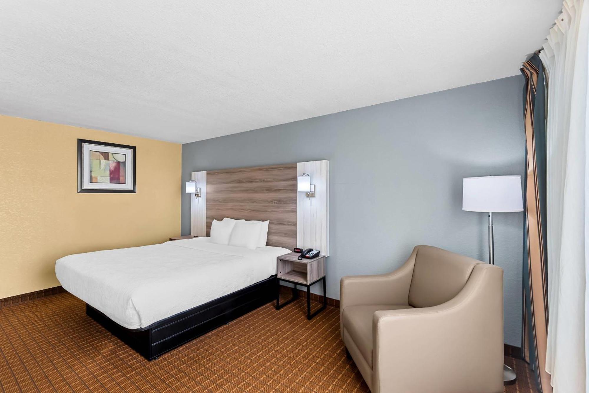 Quality Inn Fort Dodge Bagian luar foto